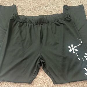 Black Snowflake Leggings 🖤❄️
